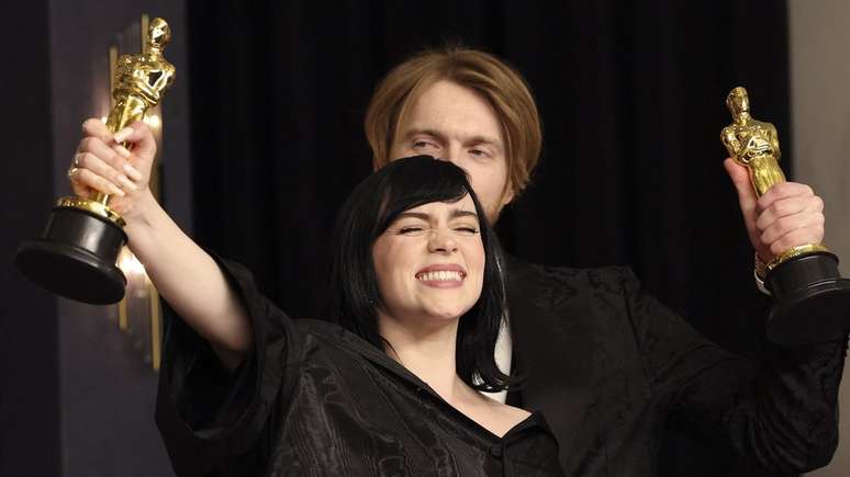 'No Time to Die', dos irmãos Billie Eilish e Finneas O'Connell, foi eleita a melhor canção original