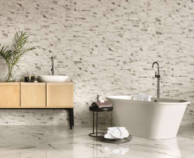 49. Banheiro com banheira chique &ndash; Foto Portobello