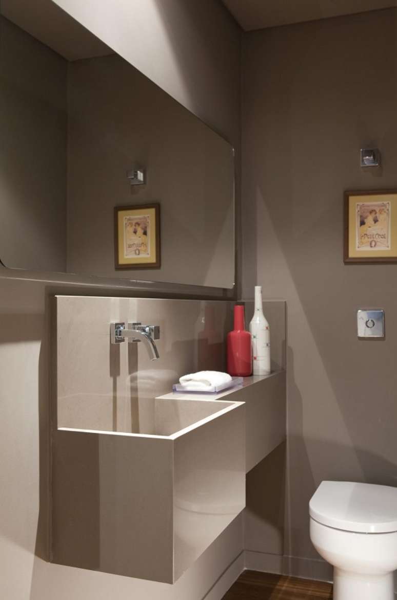 16. Decora&ccedil;&atilde;o de banheiro chique com cuba esculpida &ndash; Foto Antonio Ferriera Junior e Mario Celso Bernardes