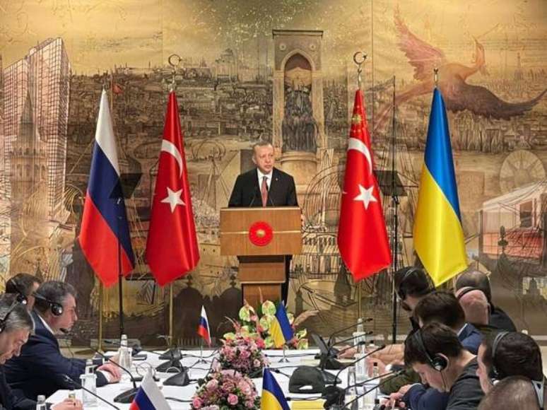 Erdogan recebe delegações de Ucrânia e Rússia e Istanbul