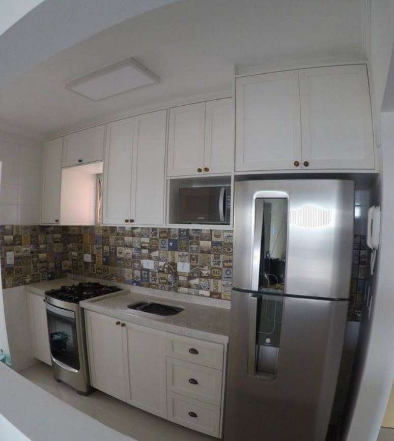 13. A pia de granito &eacute; muito estilosa. Projeto de Priscilla de Mendon&ccedil;a Silva