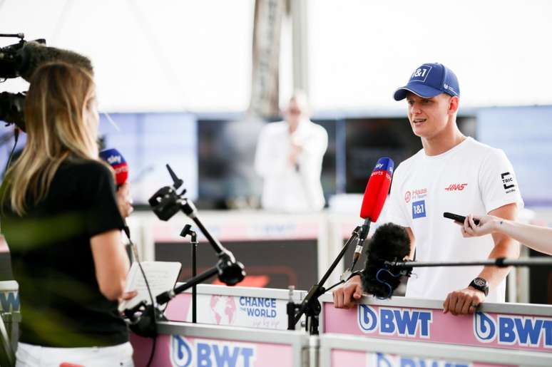 Mick Schumacher, no circuito de Jed&aacute;, ap&oacute;s o acidente 