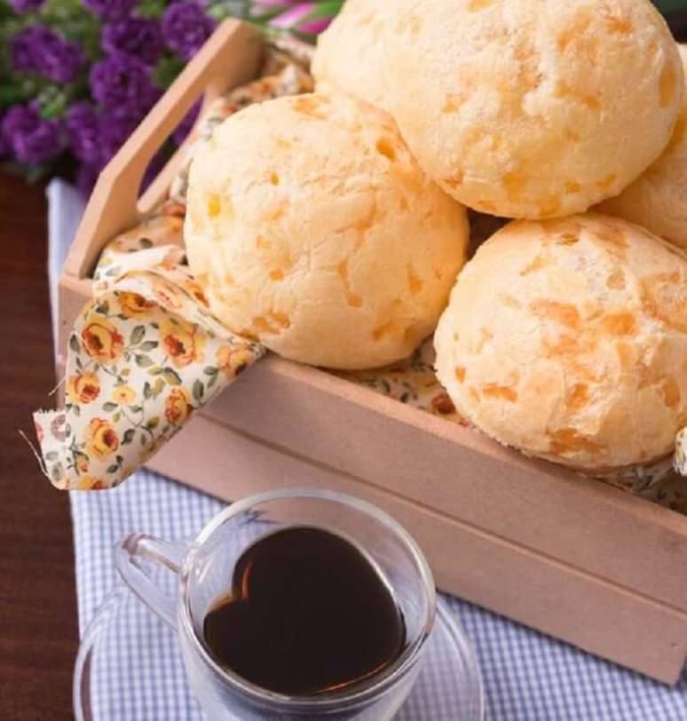 8. Receita de p&atilde;o de queijo f&aacute;cil de liquidificador &ndash; Foto: Revista Casa e Jardim