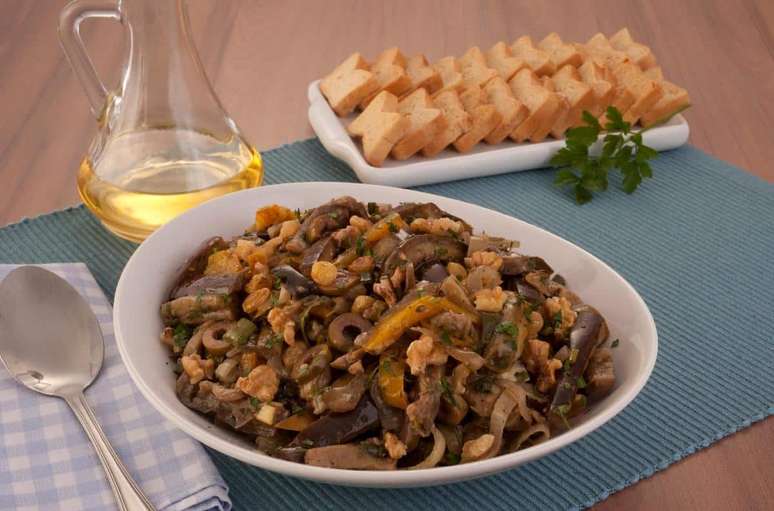Salada de berinjela ao forno – Foto: Guia da Cozinha