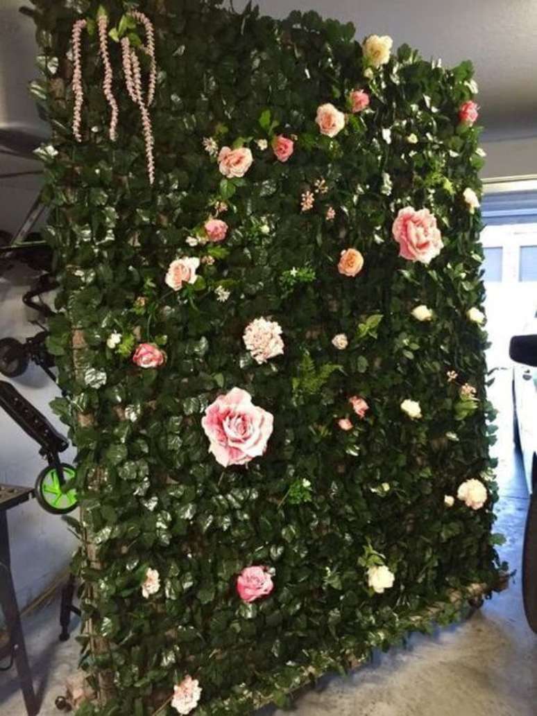 15. Flores de pl&aacute;sticos s&atilde;o mais comuns no muro ingl&ecirc;s. Foto: Wedding Recycle