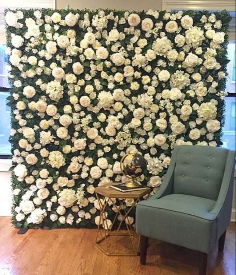 3. Há a opção do muro inglês com flores. Foto: Etsy