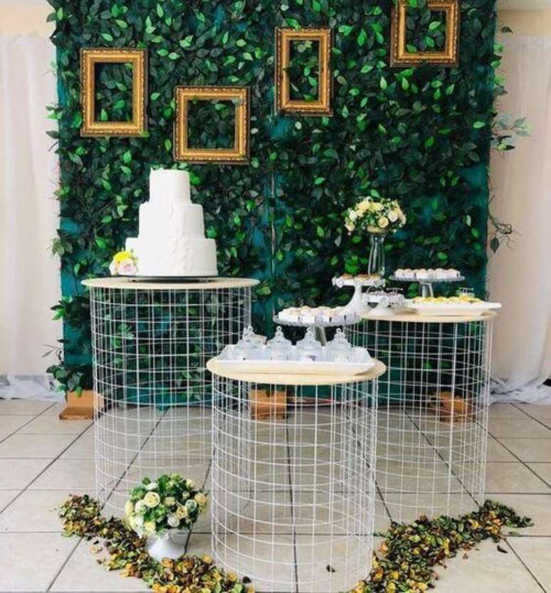 40. Molduras combinam muito com o muro ingl&ecirc;s. Foto: Tua Casa