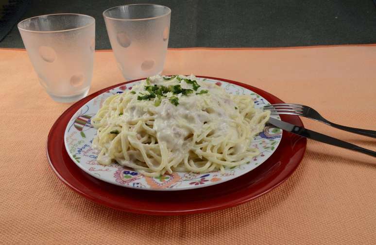 Macarrão ao molho branco com atum – Foto: Divulgação