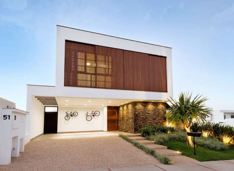 35. Casa moderna com brise de madeira – Foto Habitare
