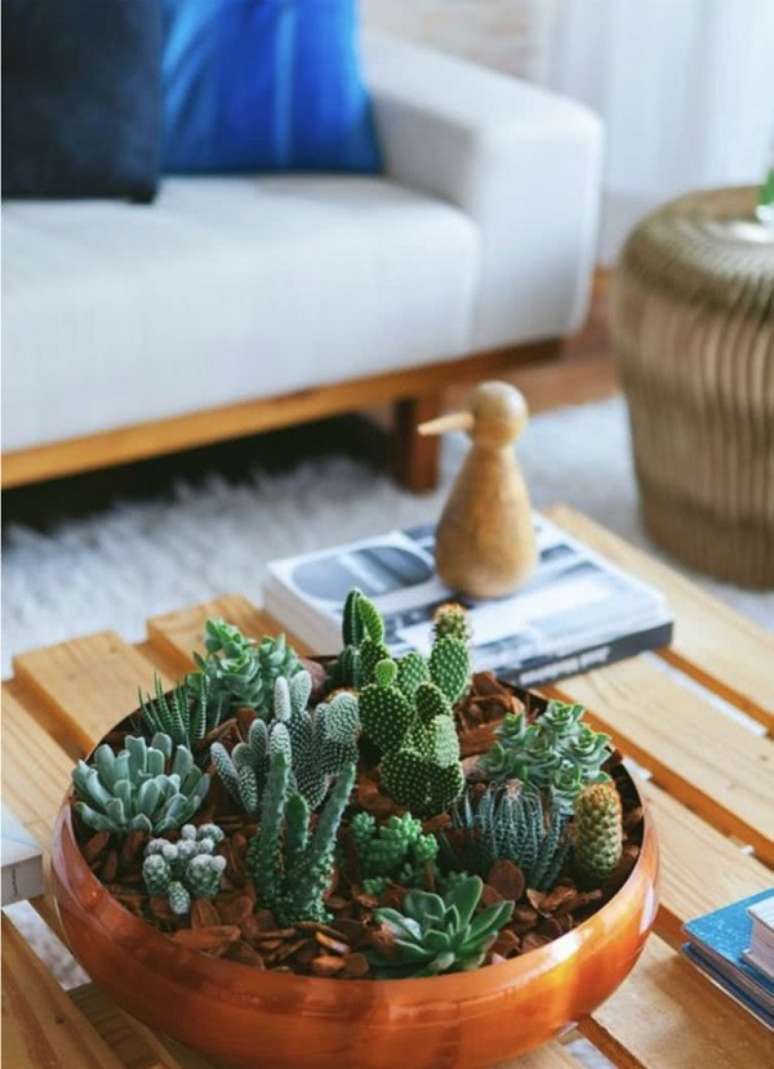 12. Centro de mesa com mini cactos e suculentas – Foto Decor Facil