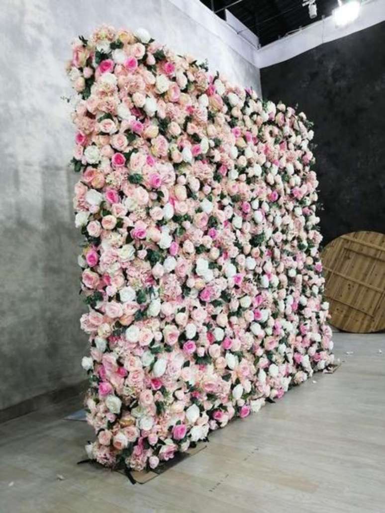 14. O muro inglês pode ser feito inteiramente de rosas. Foto: Pyramid Rentals
