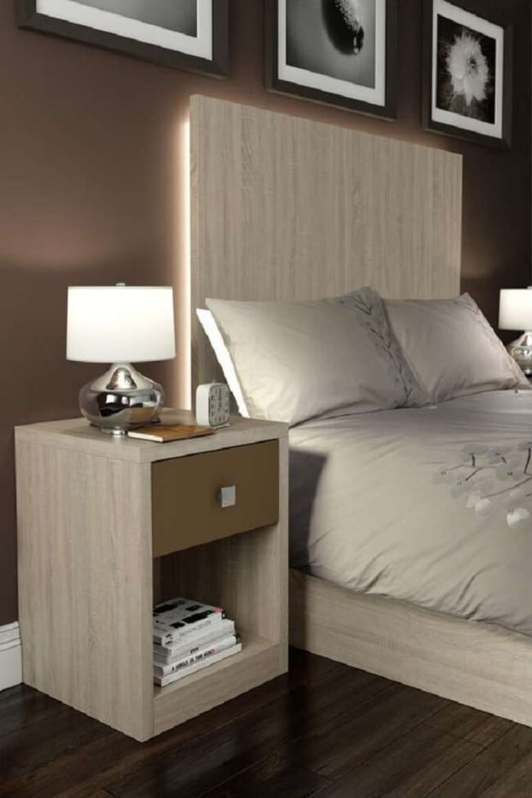 22. Modelo de cabeceira de cama com led. Fonte: Daval Furniture