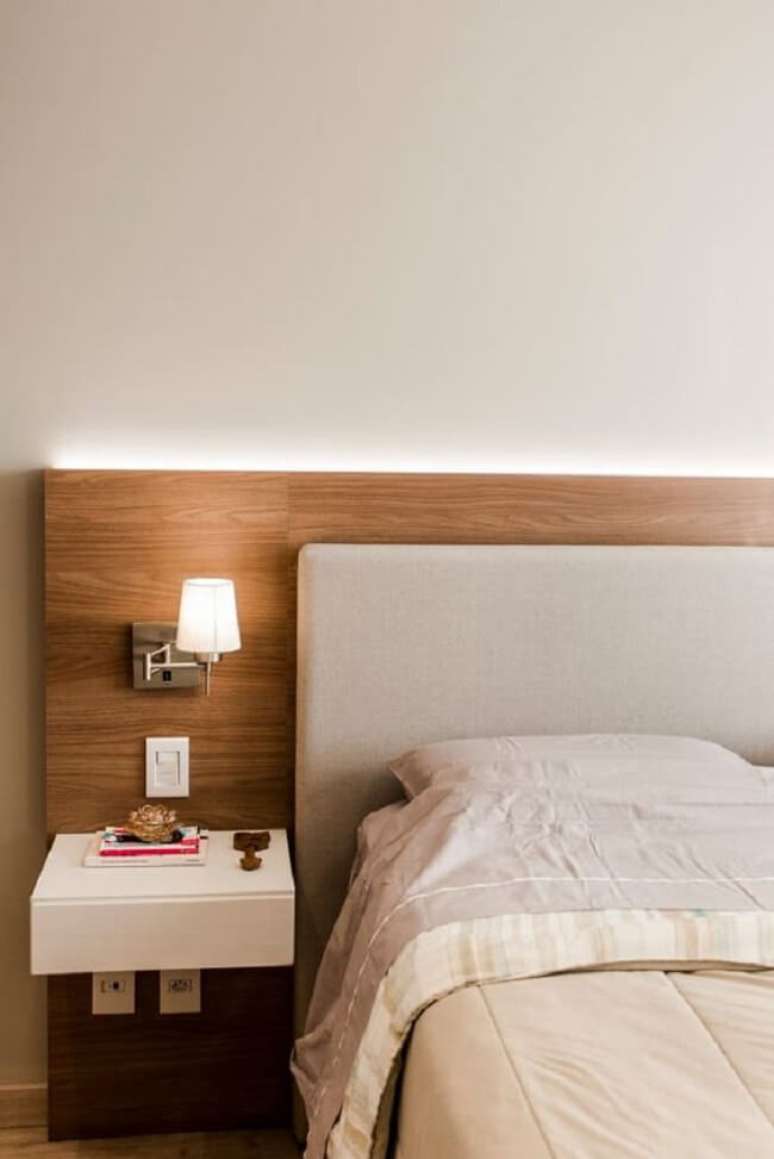 41. A cabeceira de cama com led deixa o ambiente mais aconchegante. Fonte: Homify BR