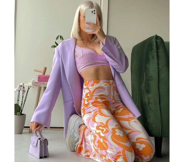 Usar cores marcantes ou estampas chamativas no outono? Pode sim! -