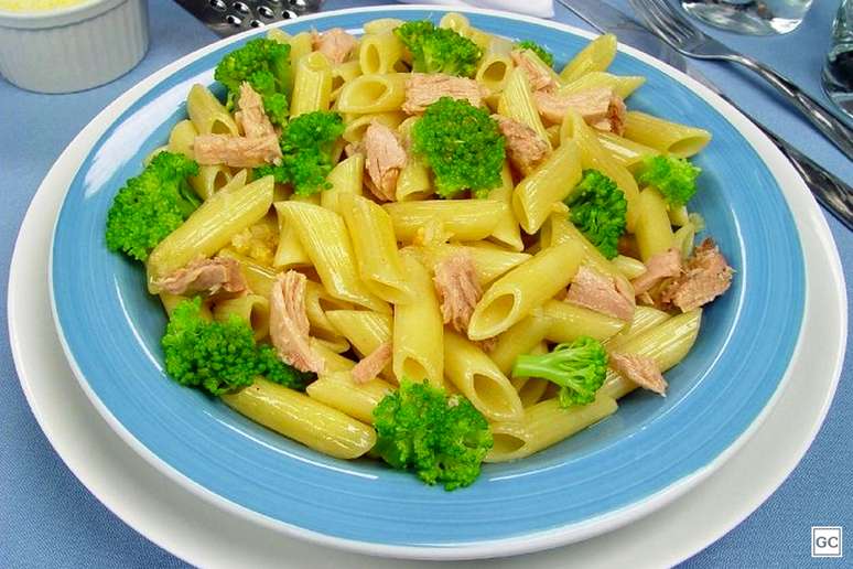 Macarrão com atum e brócolis – Foto: Guia da Cozinha