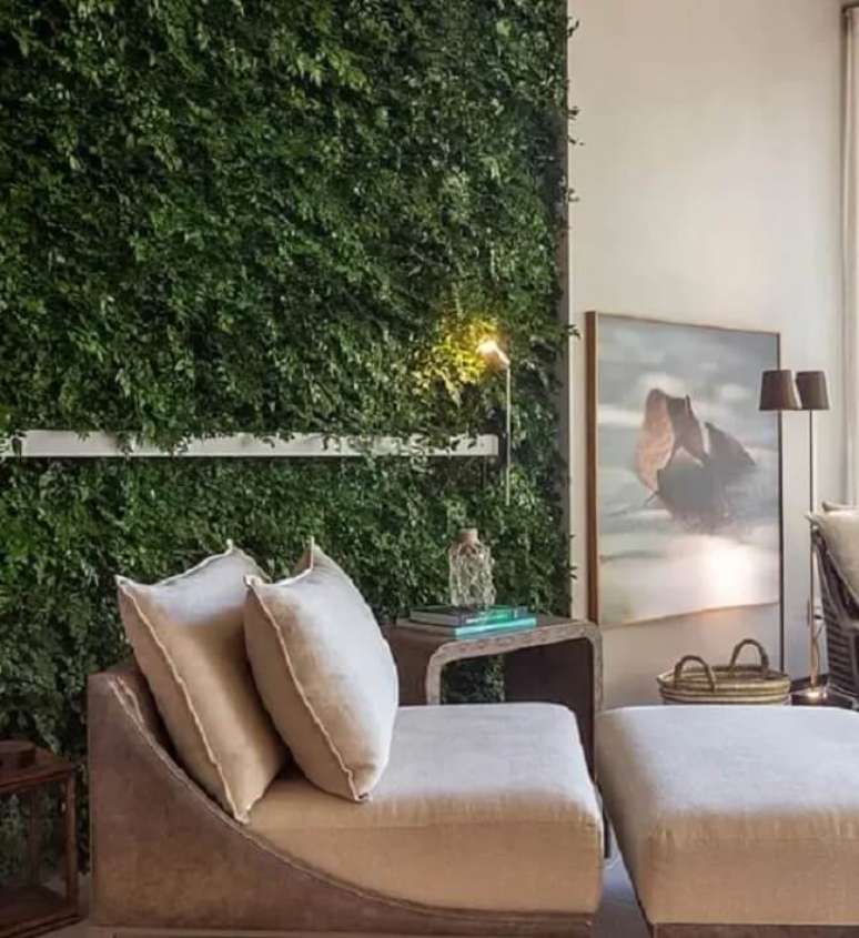 49. O muro ingl&ecirc;s decora o cantinho de leitura. Fonte: Vertical Garden