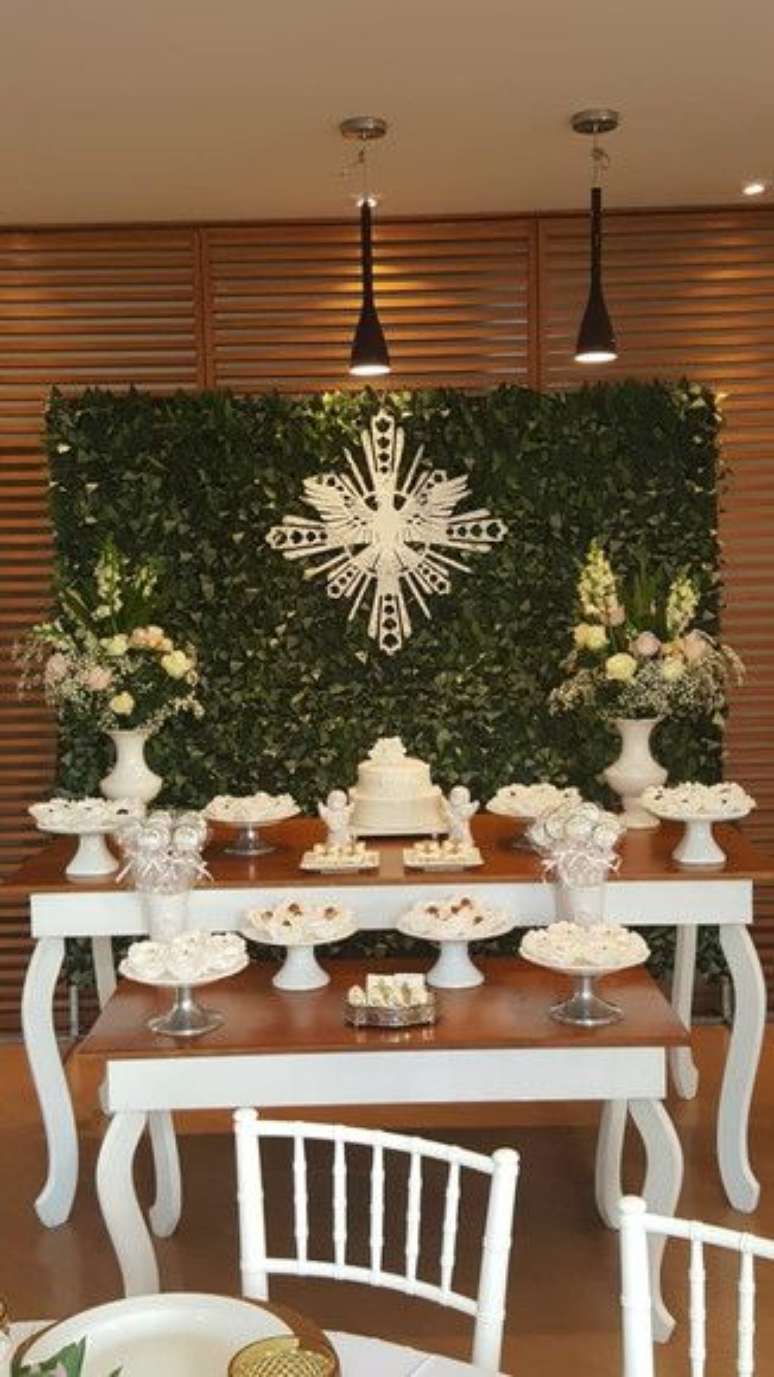 43. O verde do muro ingl&ecirc;s &eacute; interessante para contrastar com outros elementos. Foto: Elo7