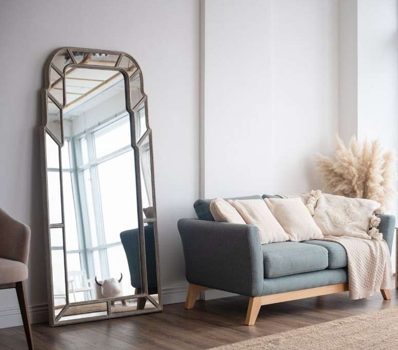 Espelhos s&atilde;o grandes aliados para quem mora em um apartamento pequeno - Shutterstock