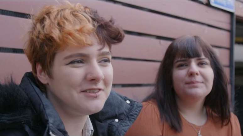 As irm&atilde;s enfrentam o desafio agora de curar as feridas do passado