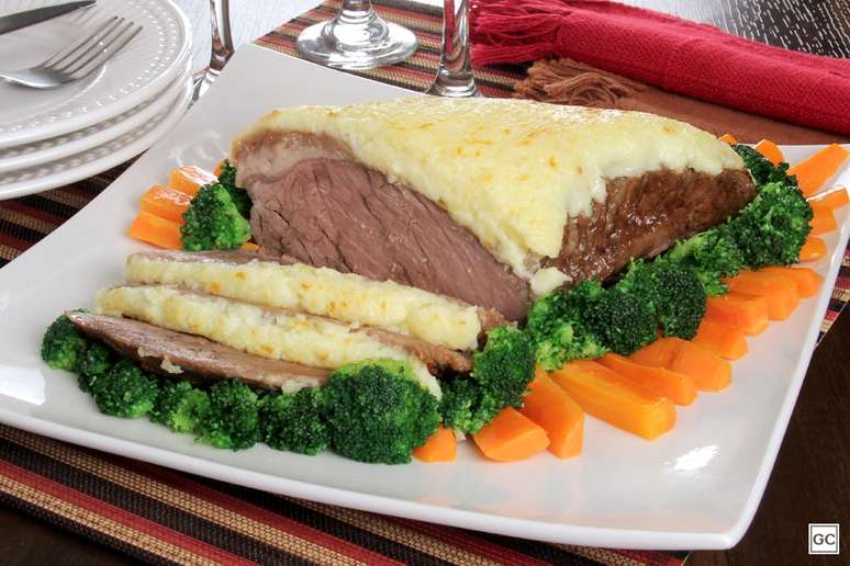 Picanha com crosta de queijo &ndash; Foto: Guia da Cozinha