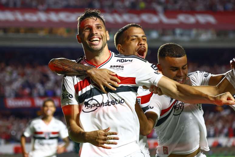 No 1º jogo, São Paulo vence Palmeiras por 3 a 1 no Morumbi