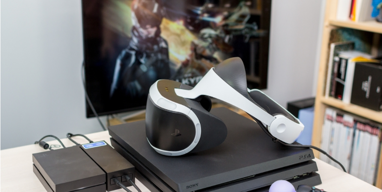 PlayStation VR traz uma unidade de processamento externa, e necessita de um PS4 ou PS5 para funcionar. Imagem: Tech Advisor