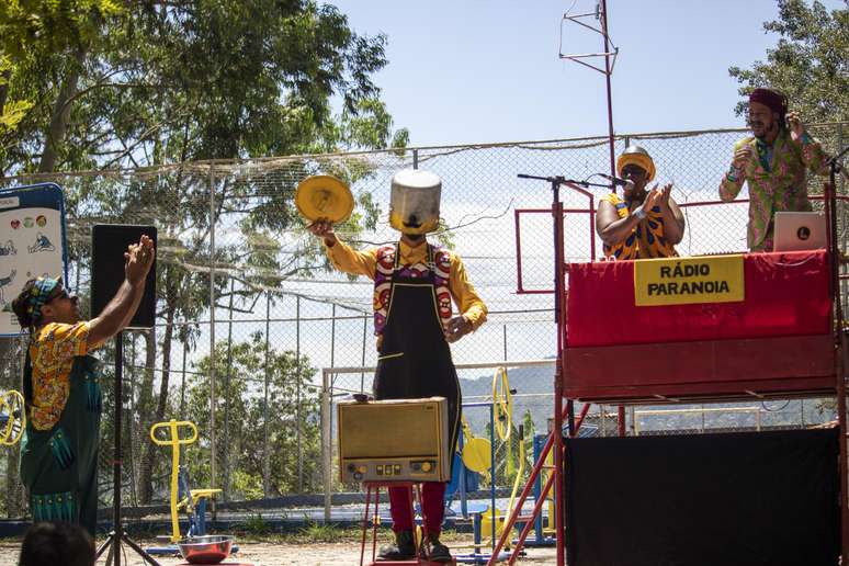 O grupo teve uma peça selecionada para um festival em Moçambique