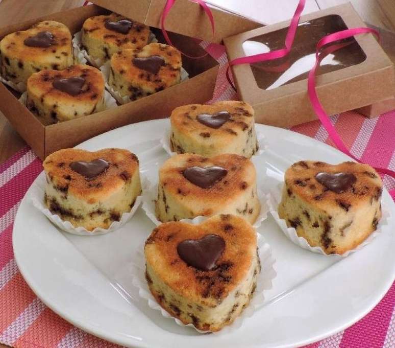 Minibolo formigueiro de cora&ccedil;&atilde;o (Reprodu&ccedil;&atilde;o / Guia da Cozinha)