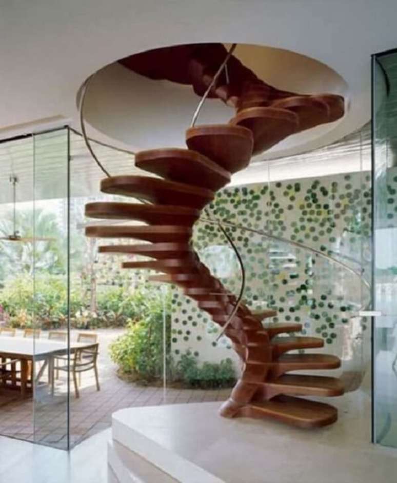 47. Casa moderna com escada caracol – Foto