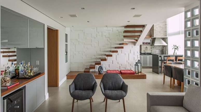 42. Escadas para casa no estilo flutuante de madeira – Foto Karina Korn