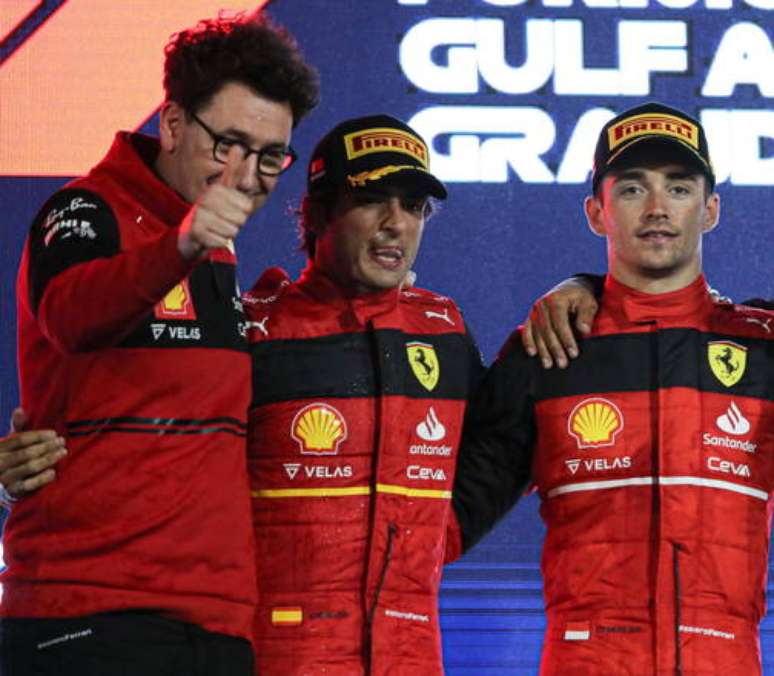 Mattia Binotto com Carlos Sainz e Charles Leclerc