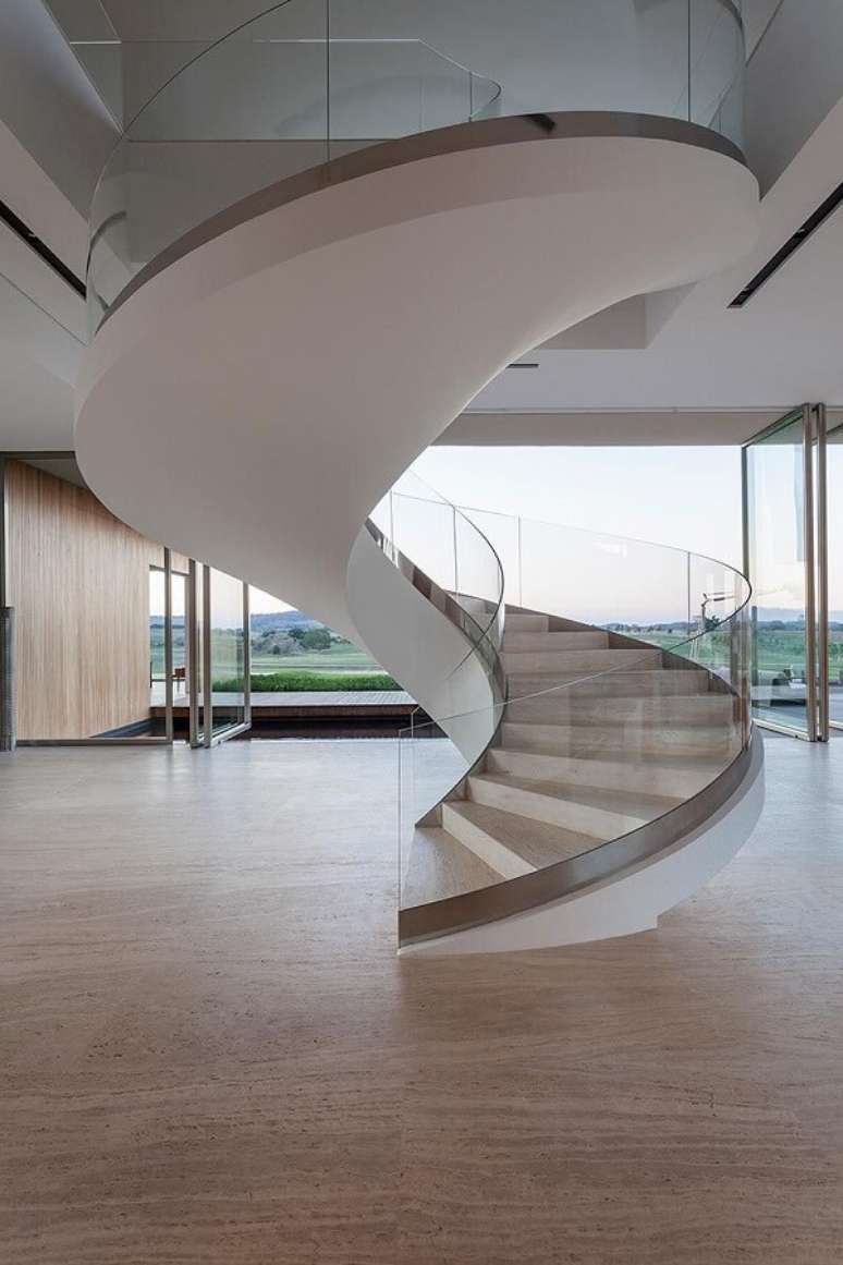 54. Escada caracol para casas modernas – Foto Roberto Migotto