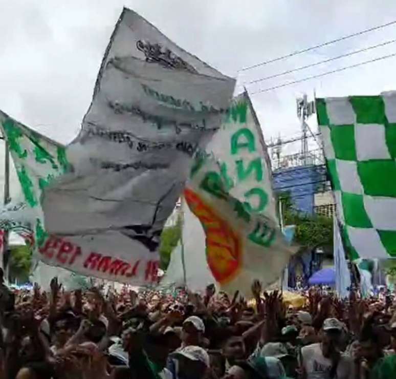 Palmeiras recebe integrantes de torcida organizada na véspera de decisão