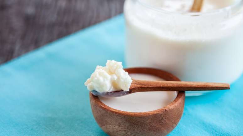 O kefir é uma bebida fermentada a partir do leite que remonta aos pastores das montanhas do Cáucaso