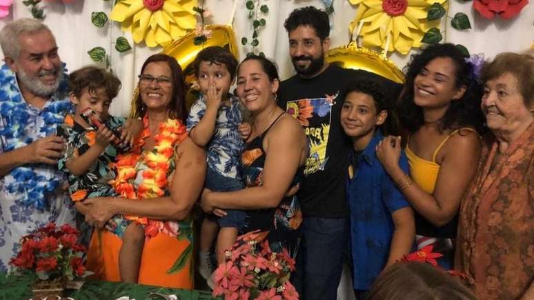 O Coda Flavio com o pai, a m&atilde;e, a irm&atilde; e demais familiares