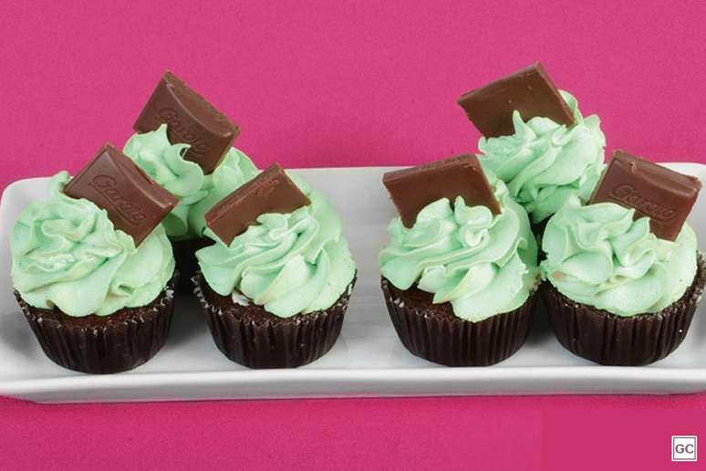 Minicupcakes de chocolate com limão – Foto: Guia da Cozinha