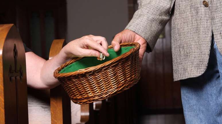 Historiador observa que 'não é a Bíblia quem inventa o dízimo' — apenas documenta uma prática que já era corrente naqueles tempos antigos