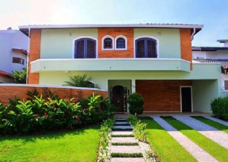 40. A janela colonial e um modelo muito encontrado em casa de campo. Fonte: Decor F&aacute;cil