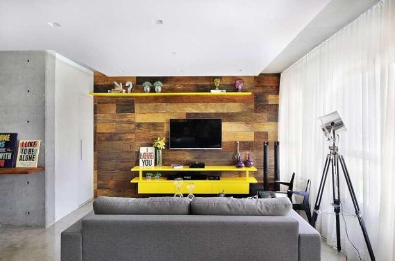 21. Cores que combinam com amarelo e cinza para sala de estar – Foto IBD Arquitetura