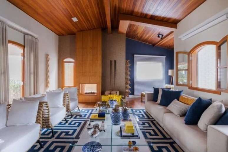 35. A janela colonial favorece a entrada de ventila&ccedil;&atilde;o no ambiente. Fonte: MeyerCortez Arquitetura Design