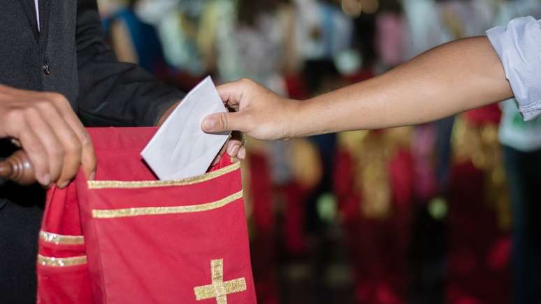 Dízimos Eclesiásticos: Um Legado da Igreja Católica às Igrejas Evangélicas