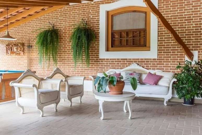 45. A janela colonial de madeira &eacute; um material muito resistente e dur&aacute;vel. Fonte: Amauri Fujii Fotografia