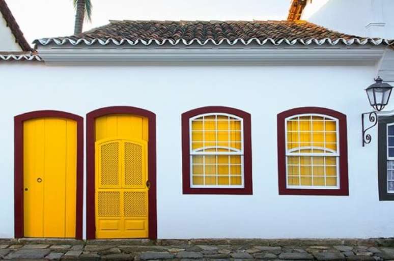31. Arquitetura com janela colonial antiga. Fonte: Arquitetura e Constru&ccedil;&atilde;o