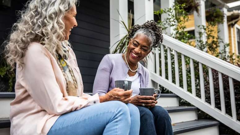 Parceiros de vida n&atilde;o precisam ser necessariamente casais rom&acirc;nticos. Grandes amigos tamb&eacute;m podem formar compromissos de longo prazo.