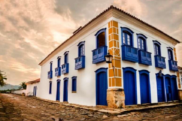 37. A janela colonial marca presen&ccedil;a em cidades hist&oacute;ricas. Fonte: Decorei