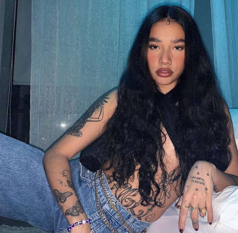 Em &lsquo;Rebelde&rsquo;, Selene interpreta Andi, par rom&acirc;ntico de Em&iacute;lia, personagem de Giovanna Grigio.