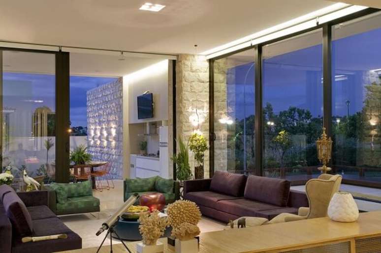 40. Decoração com cores que combinam com amarelo – Foto Andre Brandão e Marcia Varizo