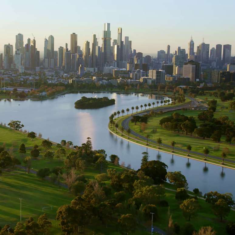 Imagem aérea pega a novo trecho de alta do Albert Park