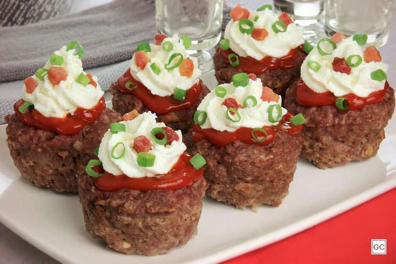 Bolinho de carne com cream cheese &ndash; Foto: Guia da Cozinha