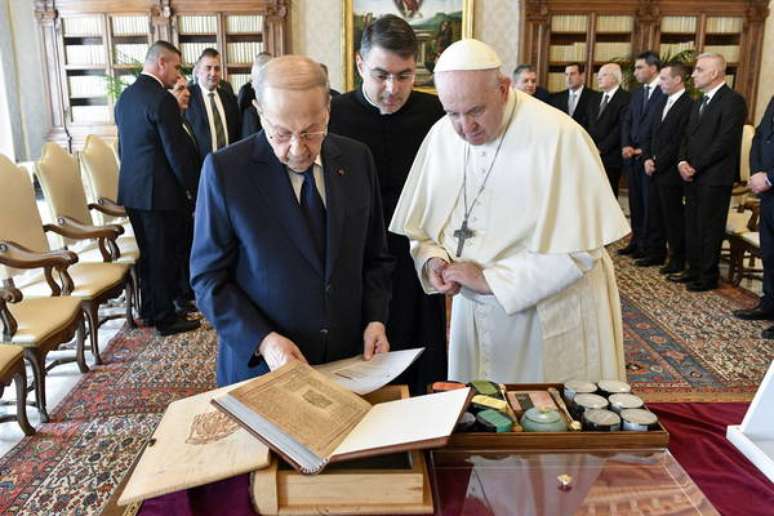 Papa Francisco com o presidente do Líbano, Michel Aoun, em 21 de março